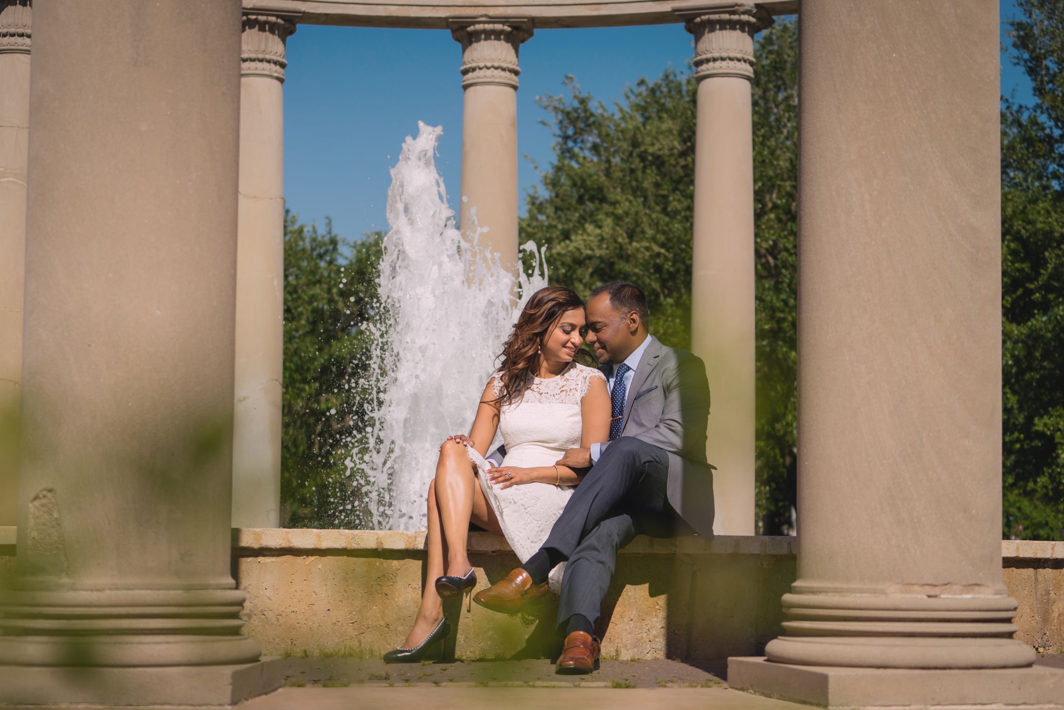 Couple photoshoot outdoor with water fountain in the back
