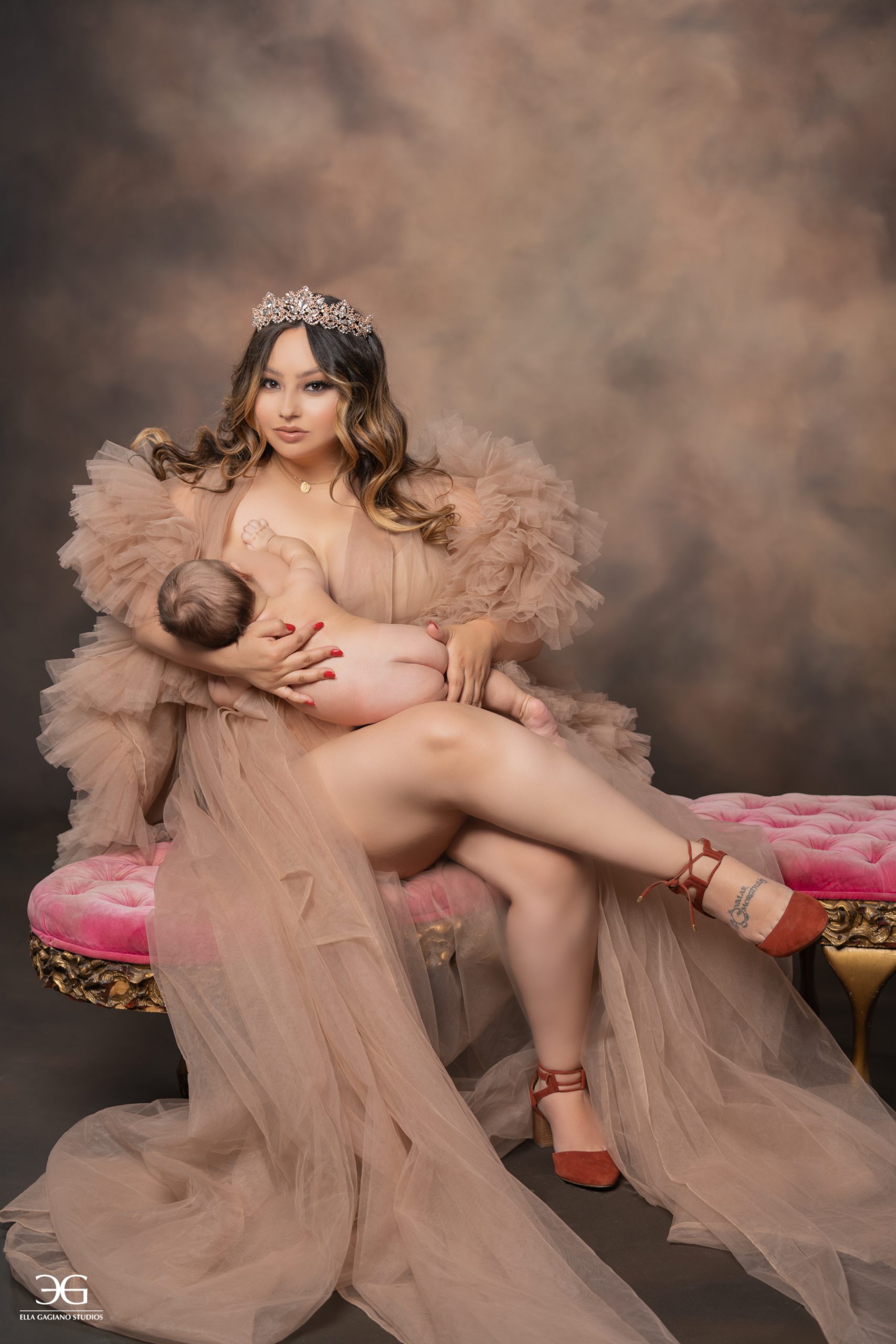 breastfeeding photoshoot